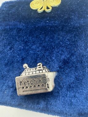 Ketchikan Alaska cruise Ship Souvenir bracelet charm silvertone